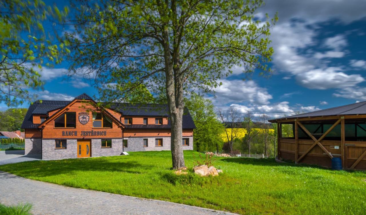 Ranch Jestrebice Hotel Hermanicky Exterior photo