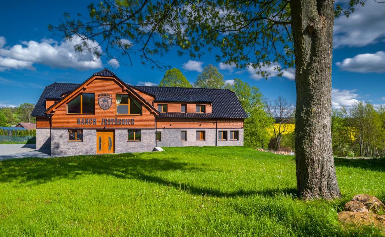 Ranch Jestrebice Hotel Hermanicky Exterior photo